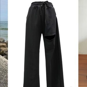 Lounge wear pants, never worn, in black
